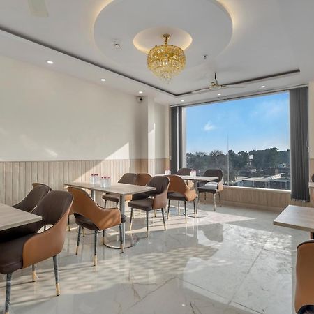 Hotel Sudarshan Ayodhya Bagian luar foto