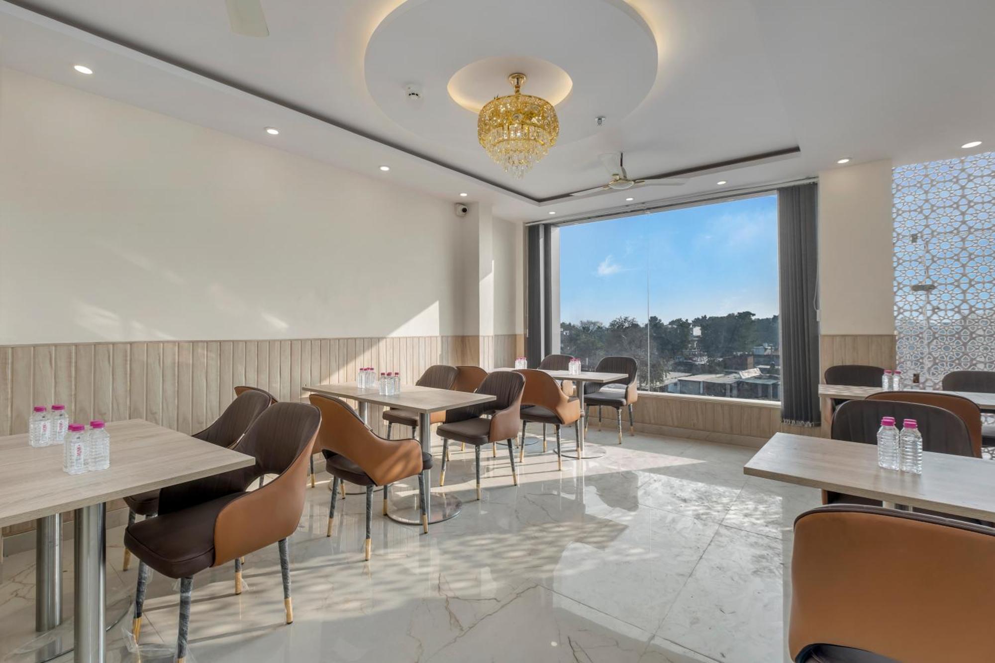 Hotel Sudarshan Ayodhya Bagian luar foto