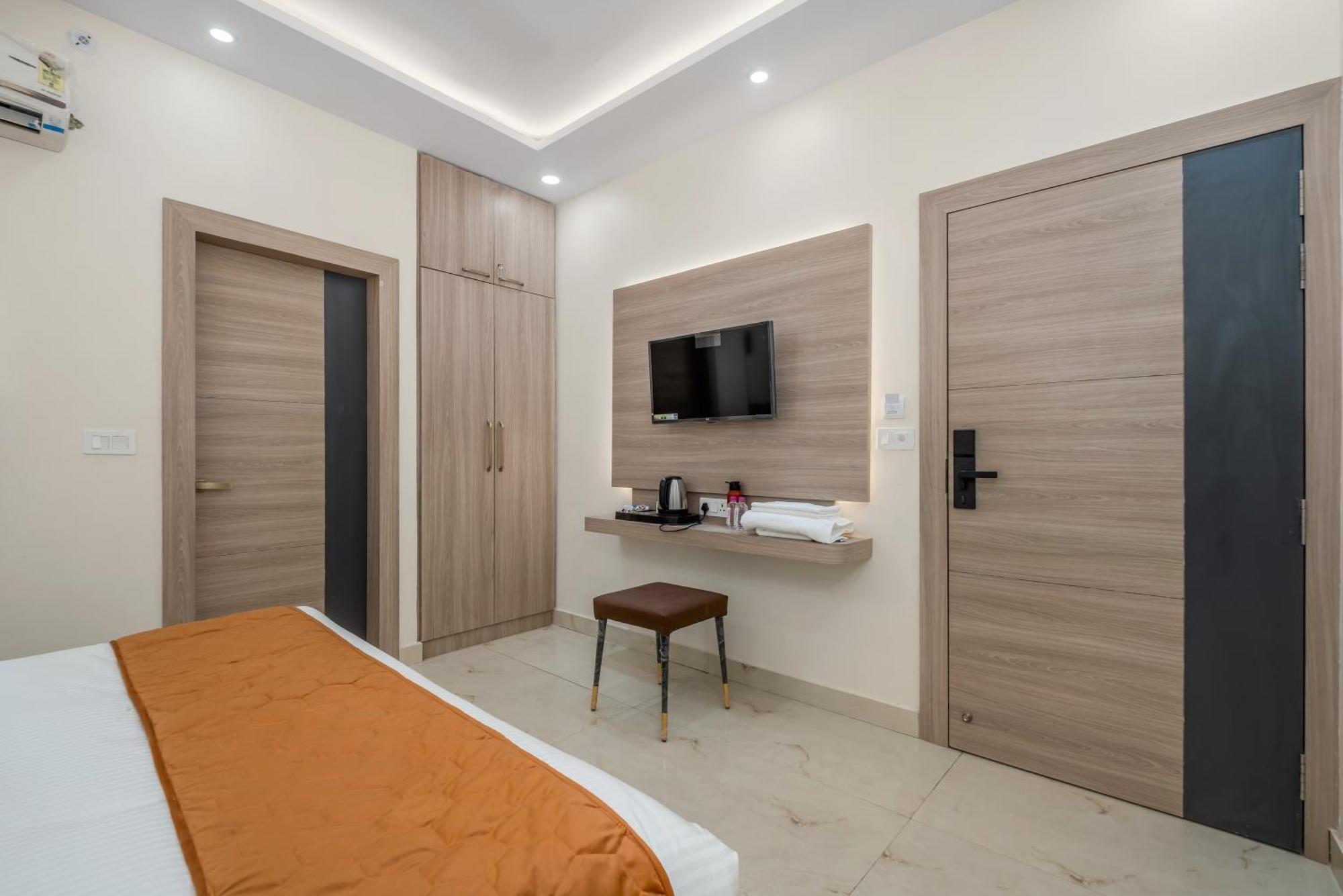 Hotel Sudarshan Ayodhya Bagian luar foto