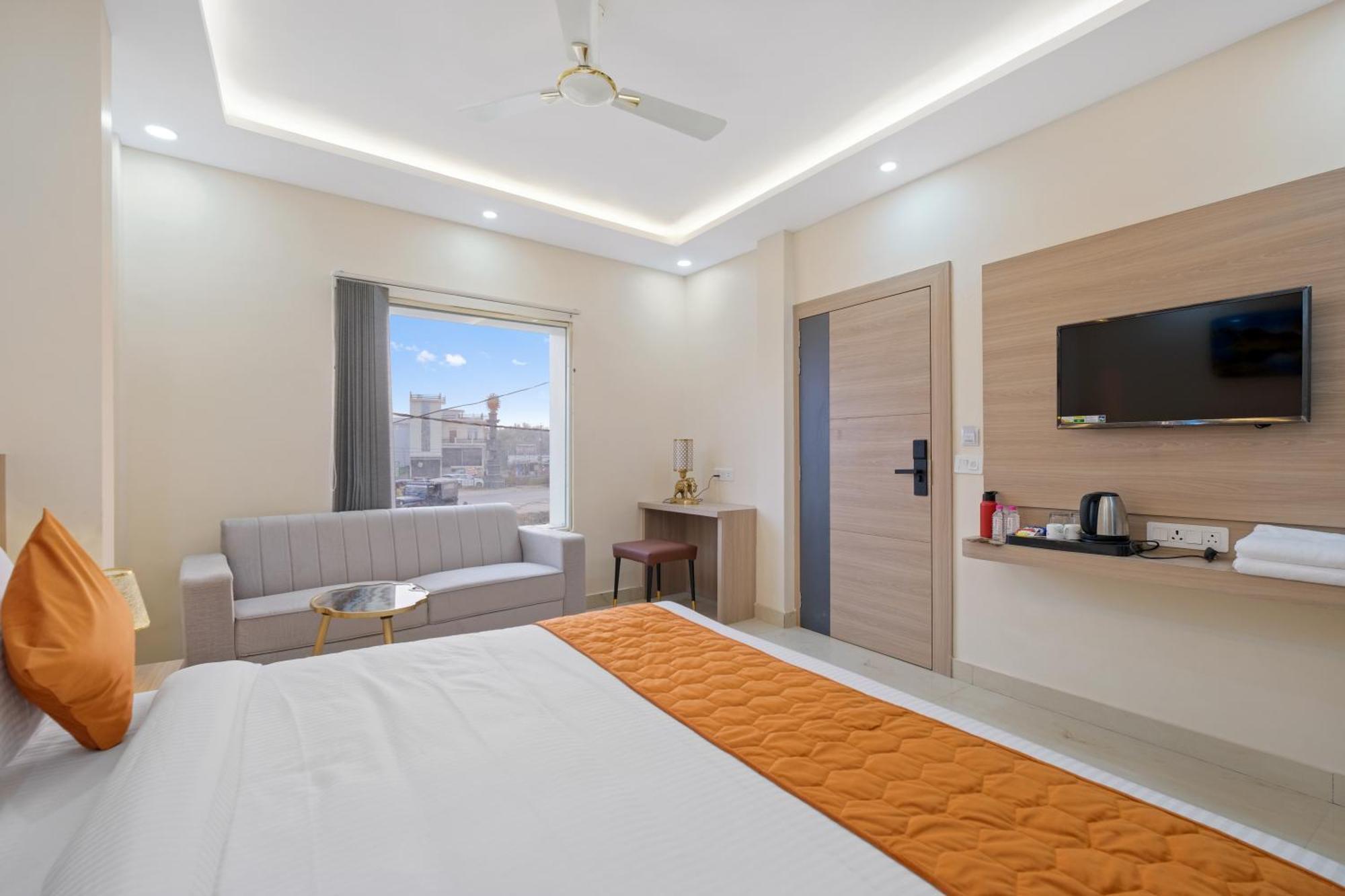 Hotel Sudarshan Ayodhya Bagian luar foto