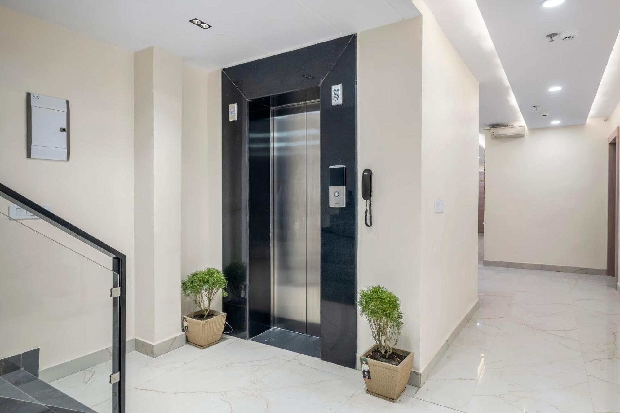 Hotel Sudarshan Ayodhya Bagian luar foto