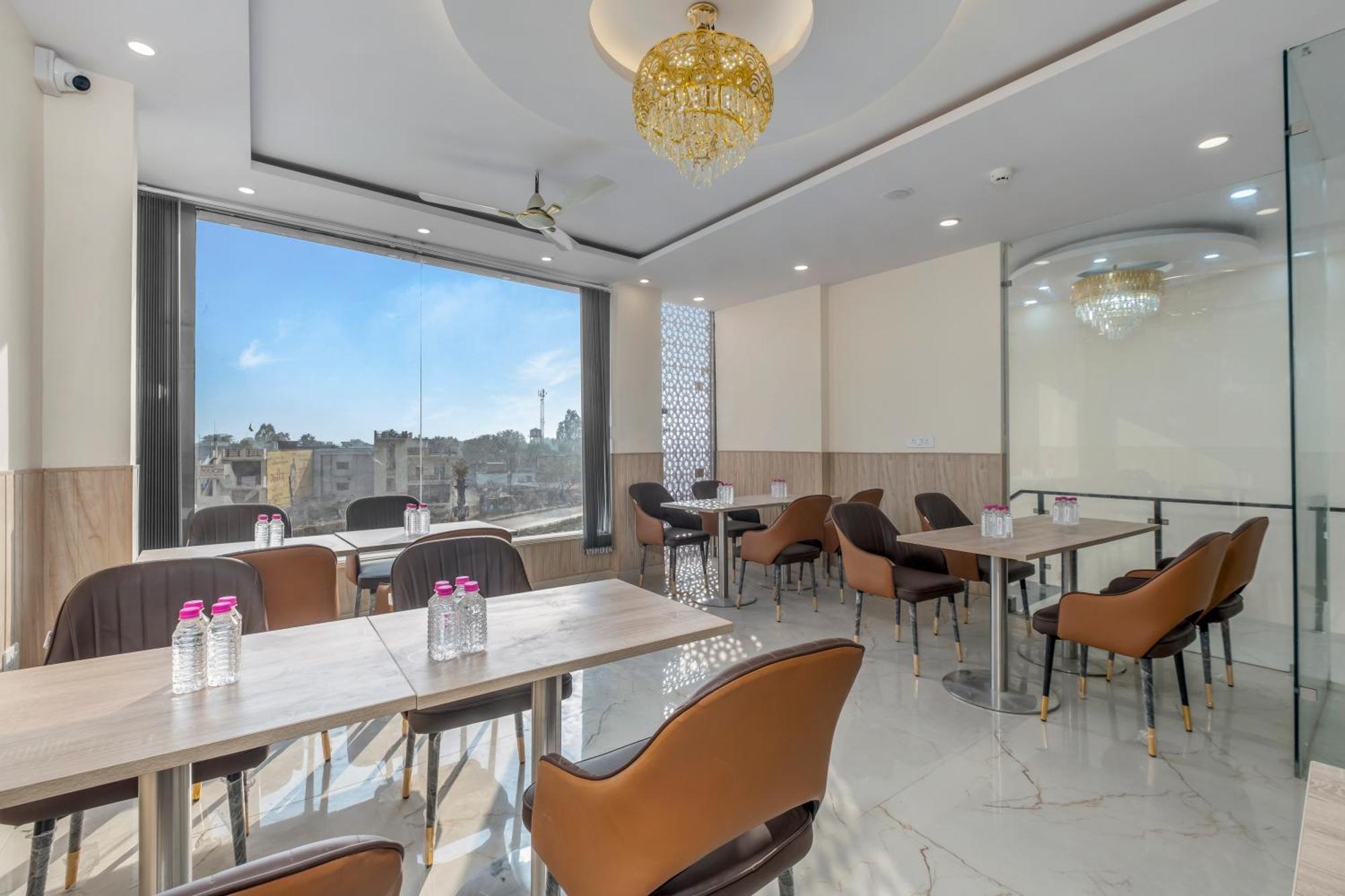 Hotel Sudarshan Ayodhya Bagian luar foto