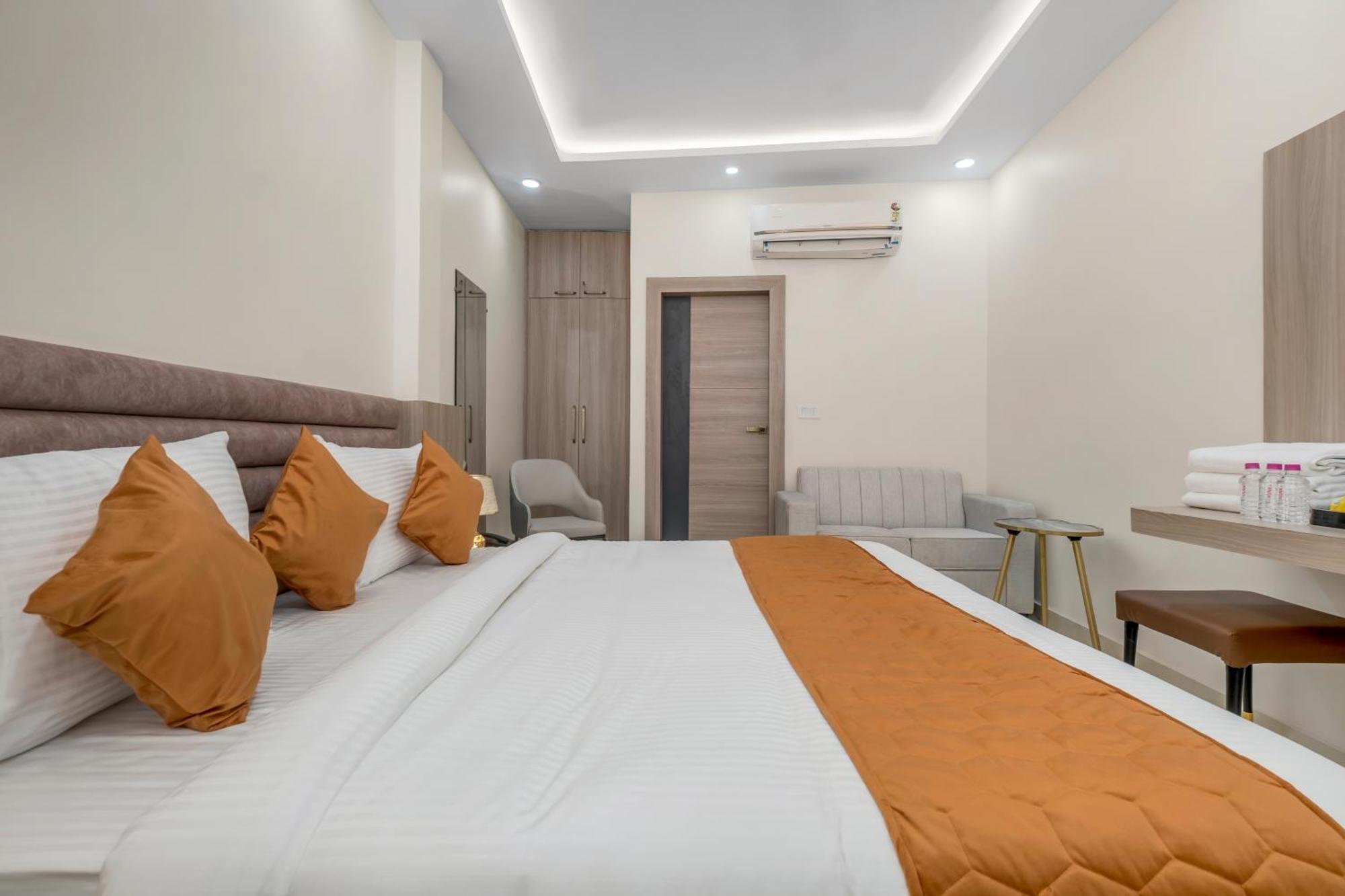 Hotel Sudarshan Ayodhya Bagian luar foto