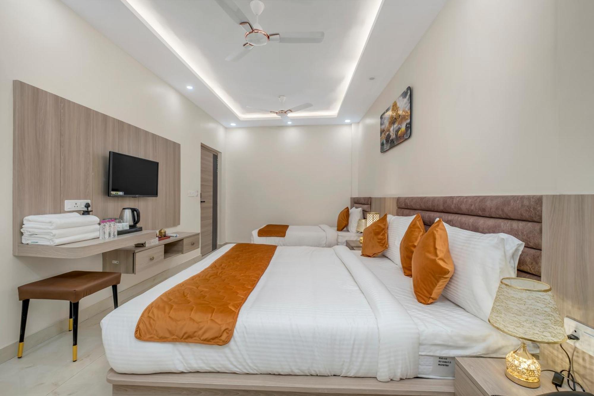 Hotel Sudarshan Ayodhya Bagian luar foto