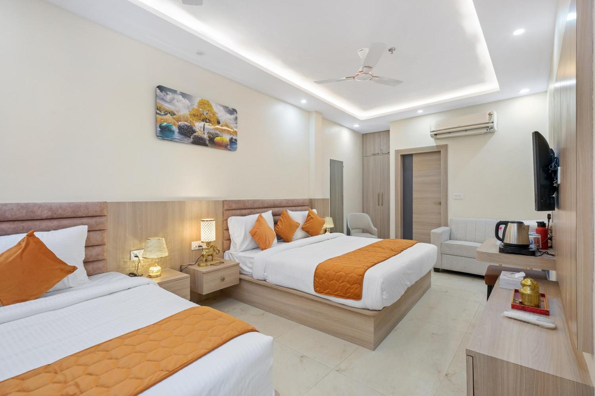 Hotel Sudarshan Ayodhya Bagian luar foto