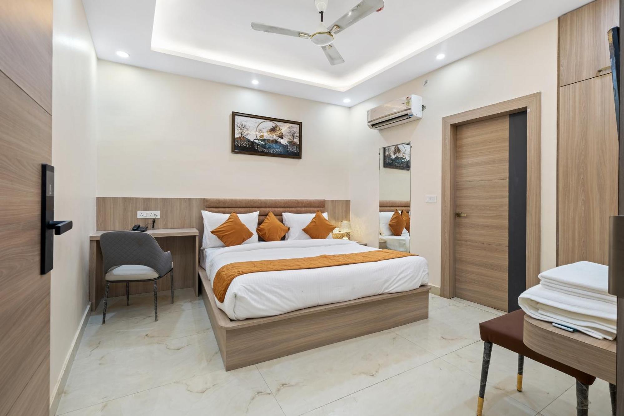 Hotel Sudarshan Ayodhya Bagian luar foto